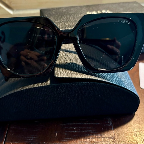 Prada sunglasses black - Picture 1 of 4